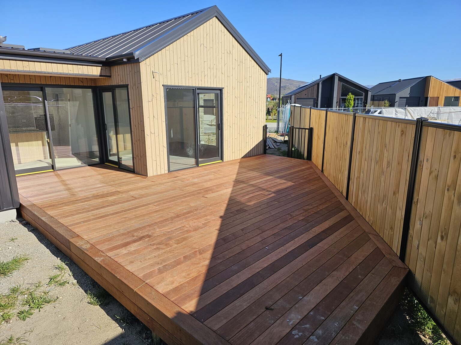 Bright Dynes decks and house