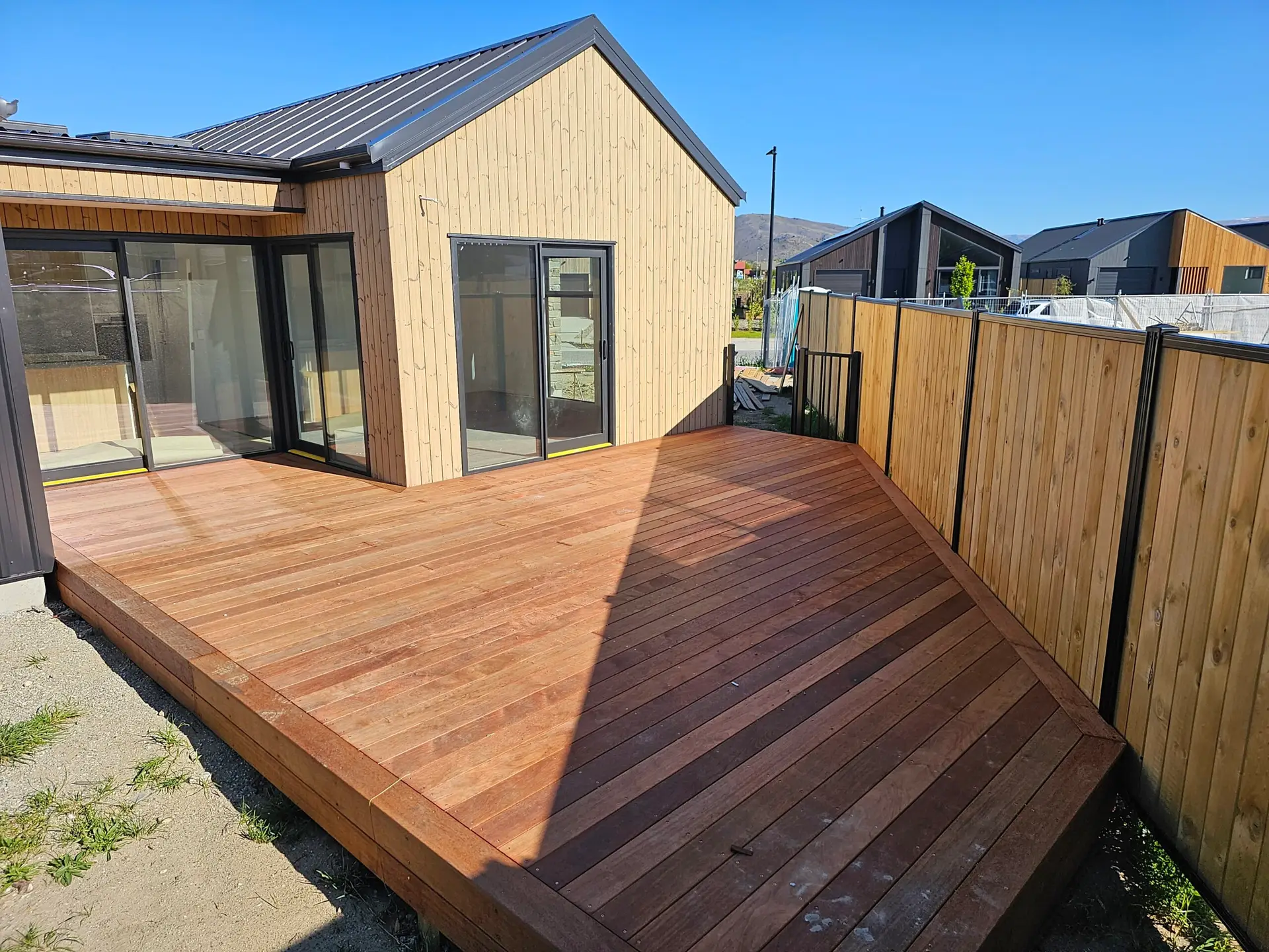 Bright Dynes decks and house